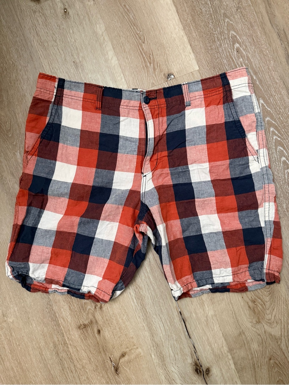 Old Navy orange, Navy and White Plaid Flat Front Shorts size 40